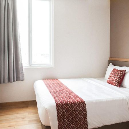 Grand Caman Hotel Bekasi Esterno foto