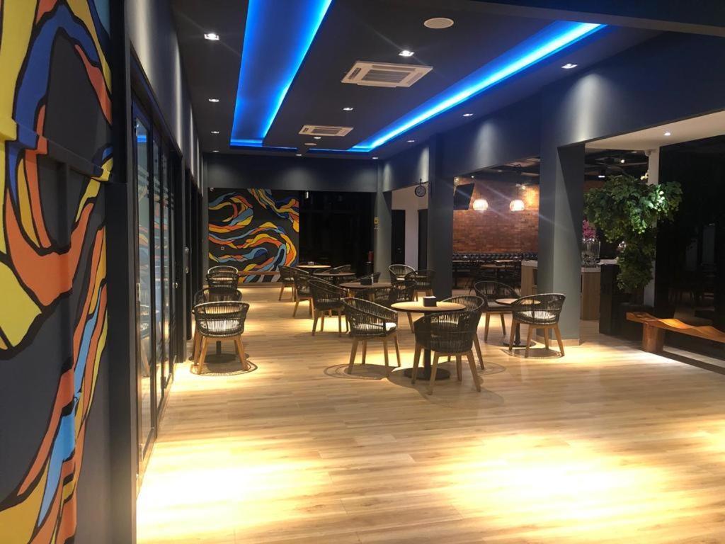 Grand Caman Hotel Bekasi Esterno foto