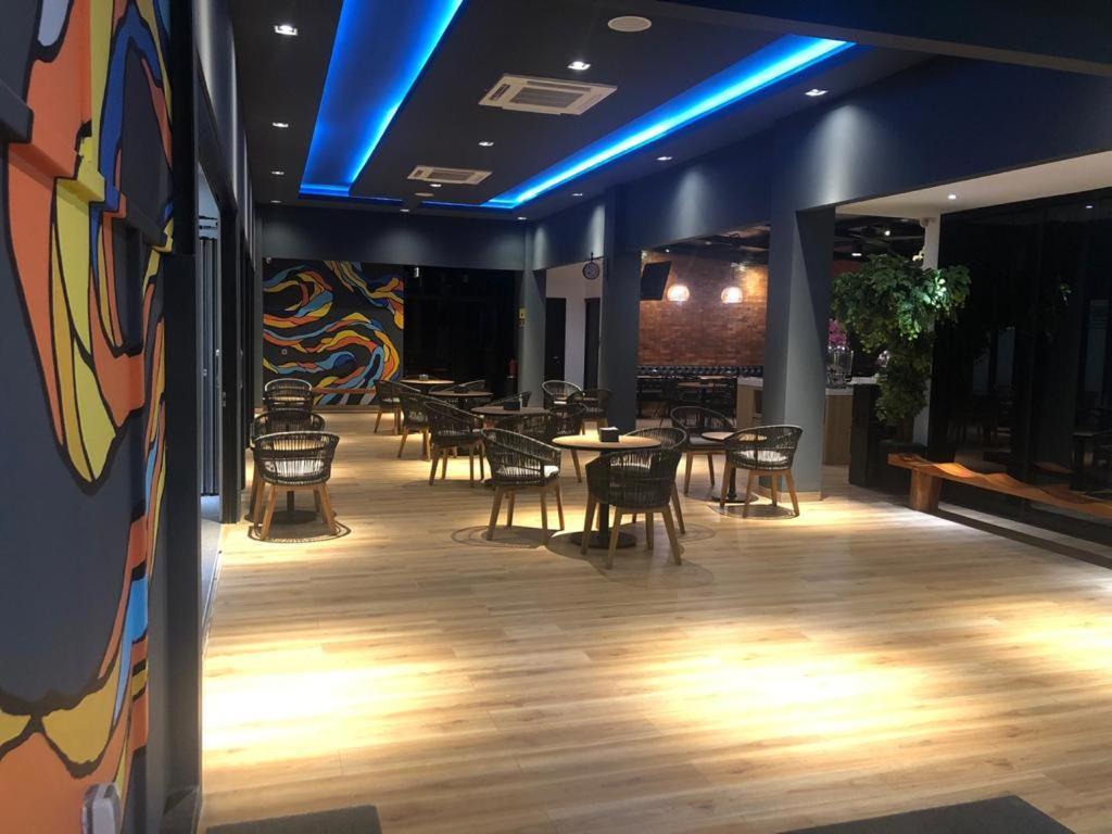 Grand Caman Hotel Bekasi Esterno foto