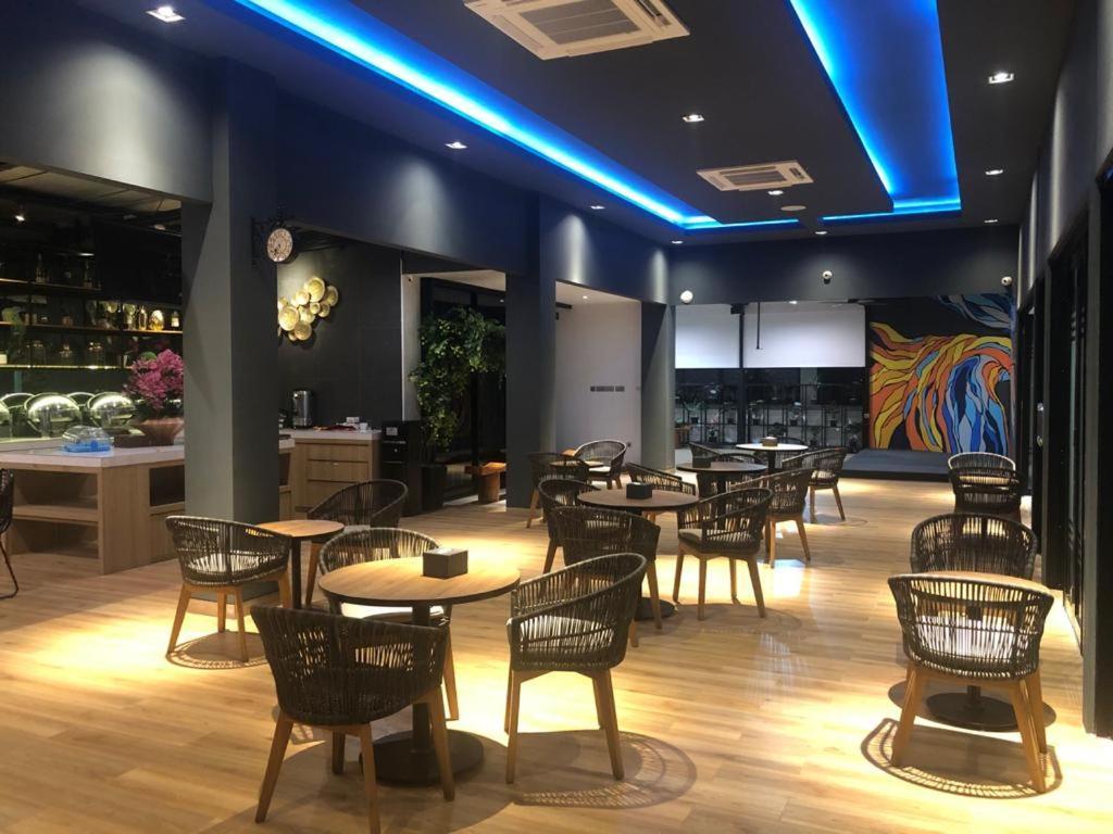 Grand Caman Hotel Bekasi Esterno foto