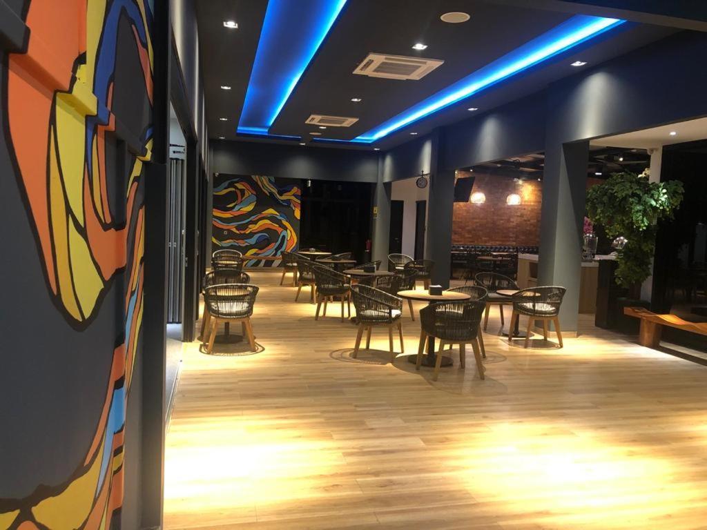 Grand Caman Hotel Bekasi Esterno foto