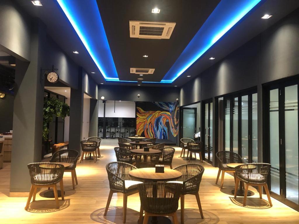 Grand Caman Hotel Bekasi Esterno foto