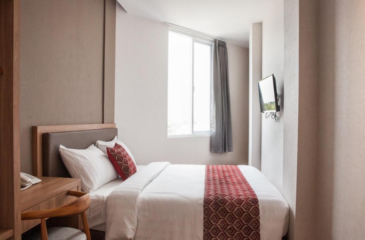 Grand Caman Hotel Bekasi Esterno foto