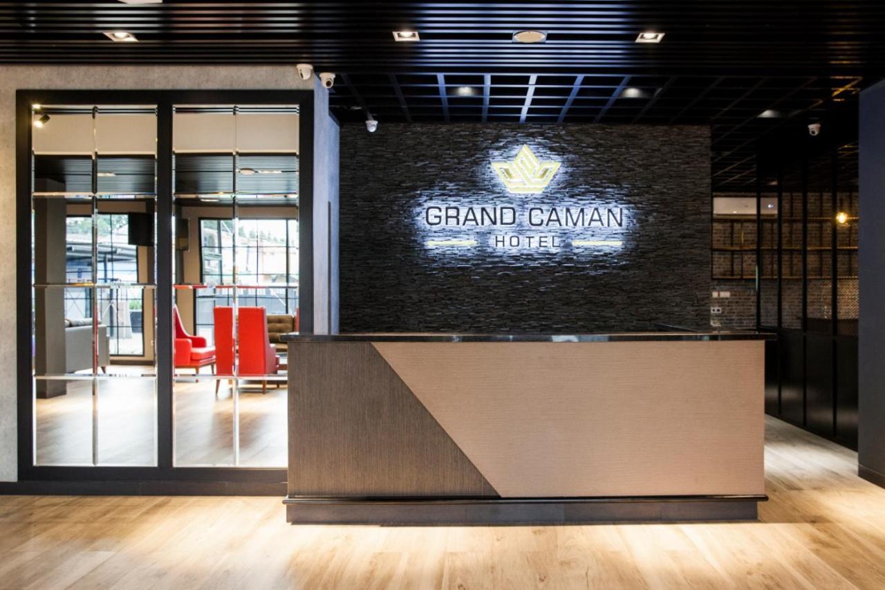Grand Caman Hotel Bekasi Esterno foto