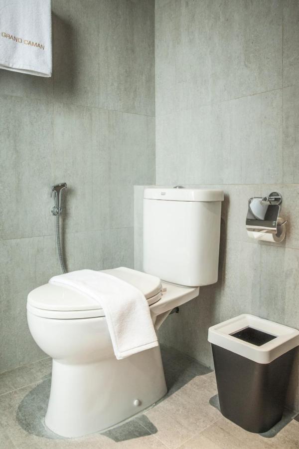 Grand Caman Hotel Bekasi Esterno foto